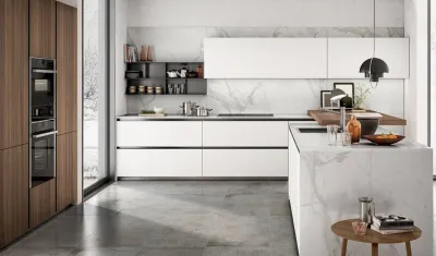 Meubles pour cuisine aménagée chic fabrication italienne: le blanc calacatta intemporel à Bandol