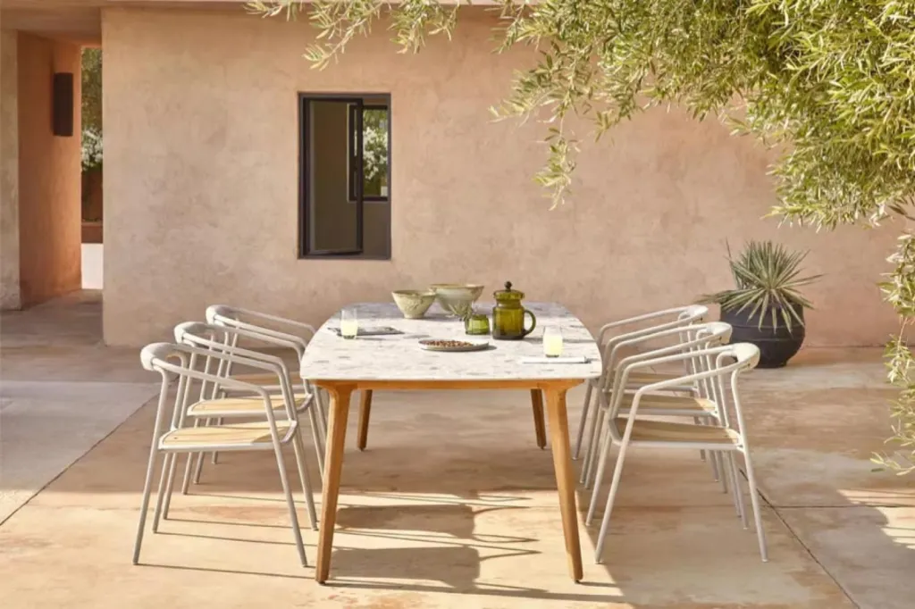 La table et chaise de jardin en bois