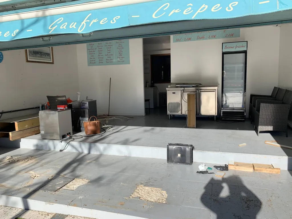 GLACIER AVANT LE PROJET DU BAR A VIN