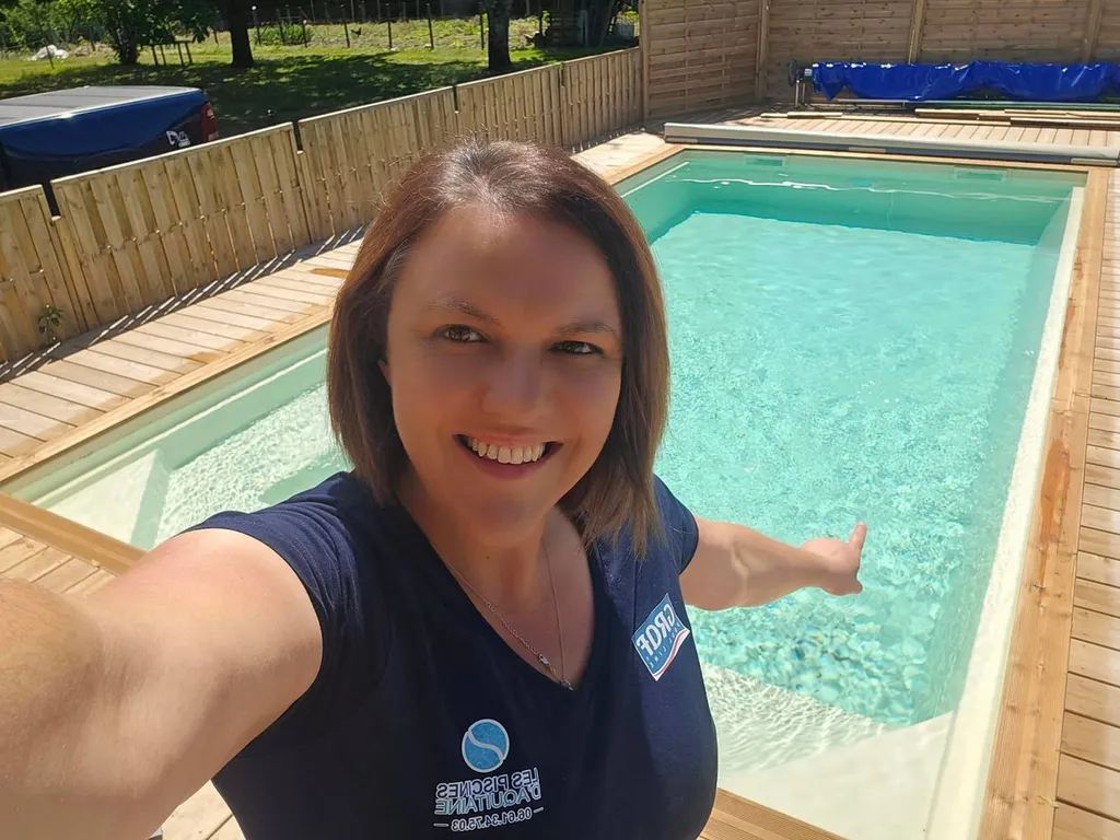 Canicule en Gironde : Comment bien entretenir et hydrater votre piscine pour éviter l'eau verte ?