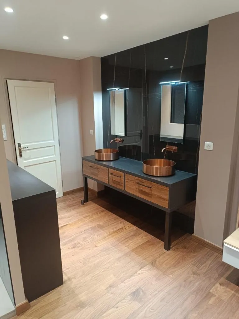 Rénovation d’une suite parentale SDB et dressing en peinture de finition laque mate entre le Havre et Honfleur 
