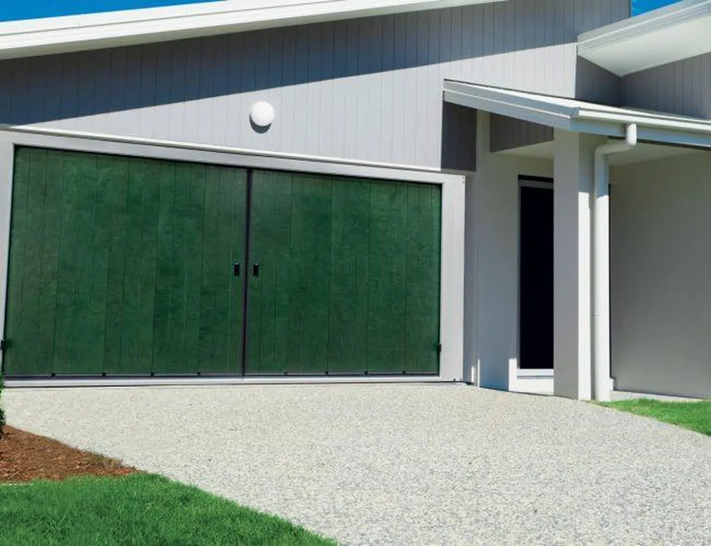 Installation de porte de garage latérale simple & double en Corse