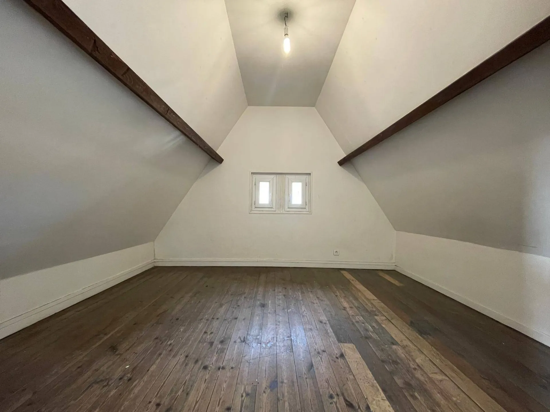 SOUS COMPROMIS Maison de ville, 4 chambres avec jardin et garages, proche gare Dieppe 76