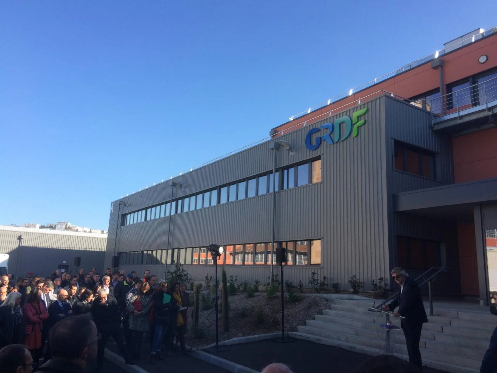 AGG PRINT réalise les enseignes, la signalétique et la décoration intérieure du nouveau site GRDF à Saint-Etienne