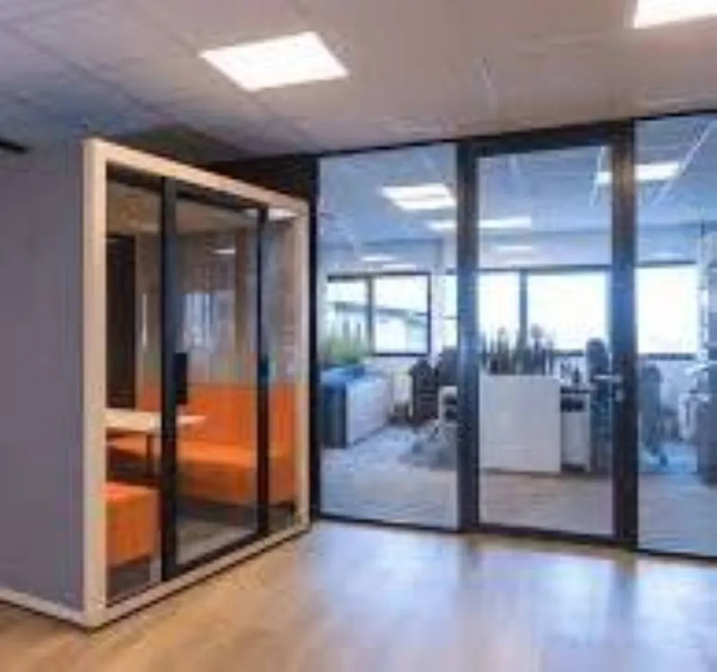 BLABLACUBE cabine acoustique de bureau à Marseille