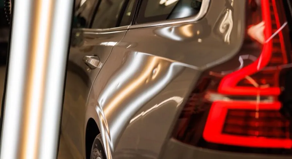 Sous-traitance DSP en débosselage sans peinture et dégrêlage : solution performante pour la gestion des sinistres grêle