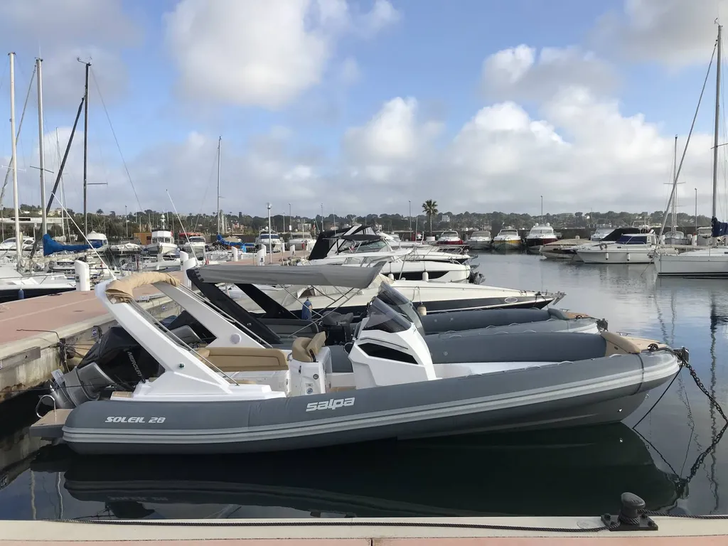 Bateau pneumatique Salpa Soleil 28 dans le 13