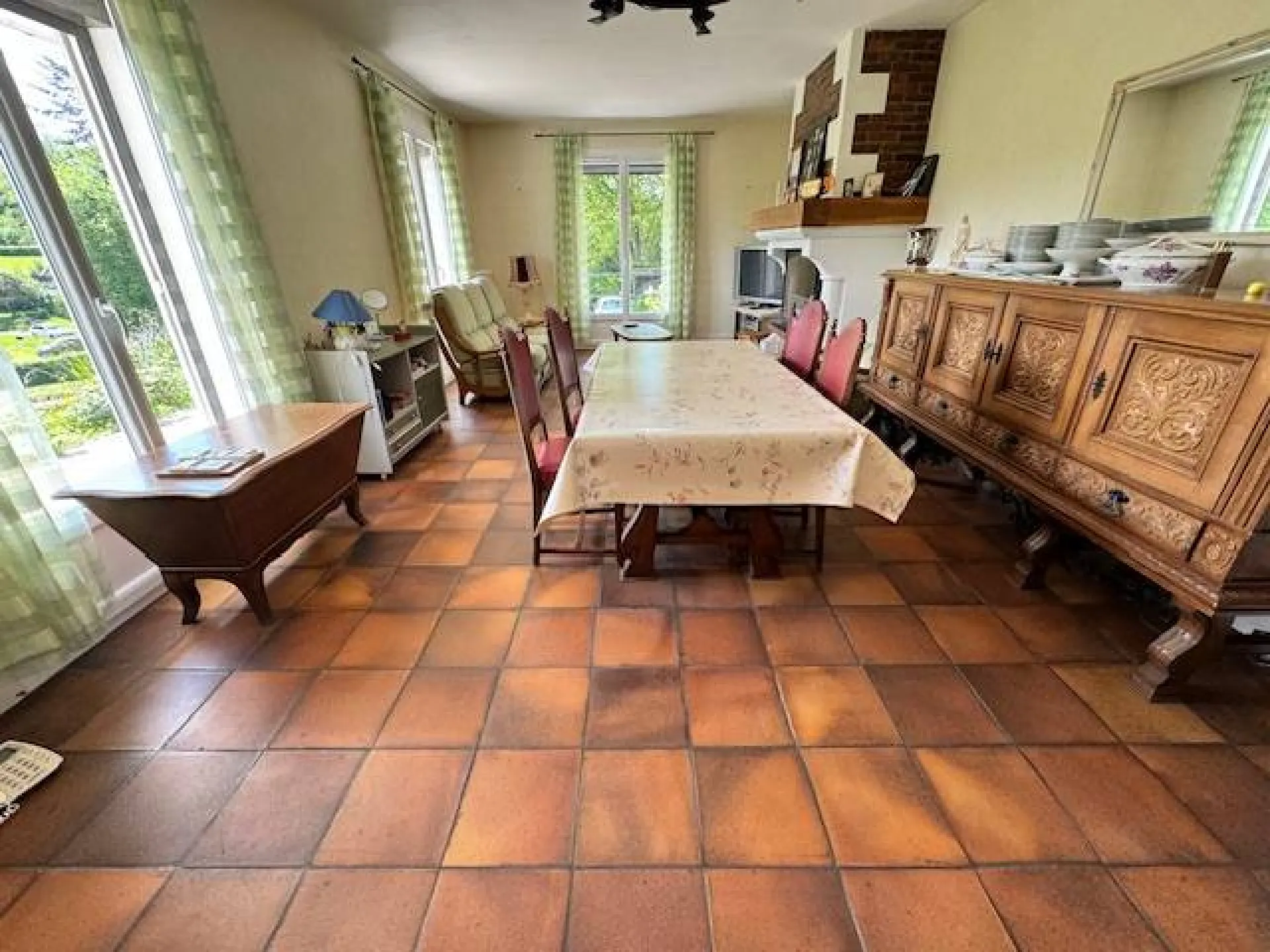 A acheter, maison de 140 m² édifiée sur 8150 m² de terrain sur la commune de la SAUSSAYE