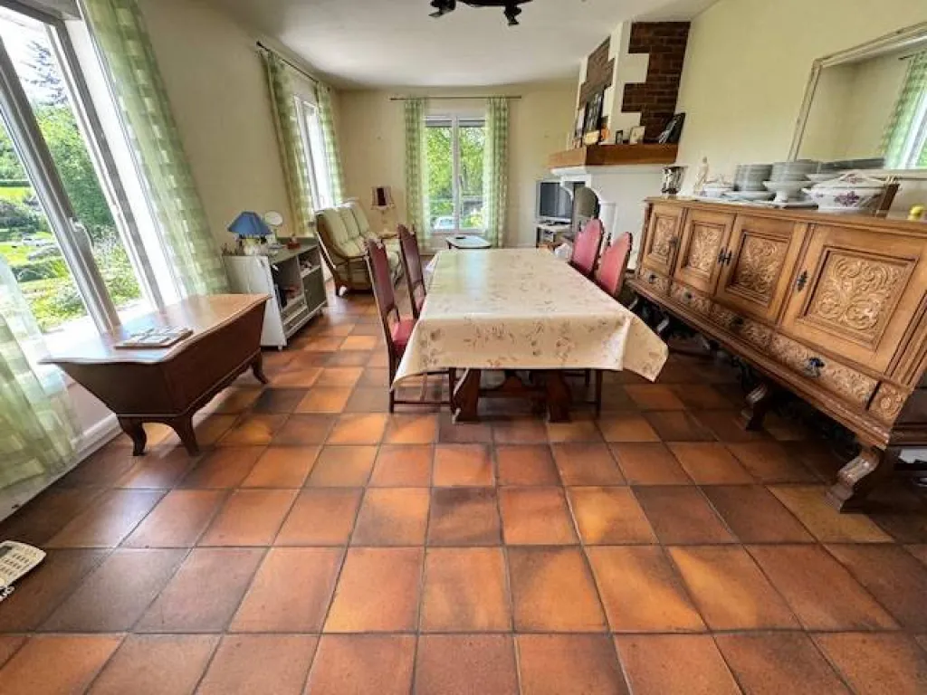 A acheter, maison de 140 m² édifiée sur 8150 m² de terrain sur la commune de la SAUSSAYE