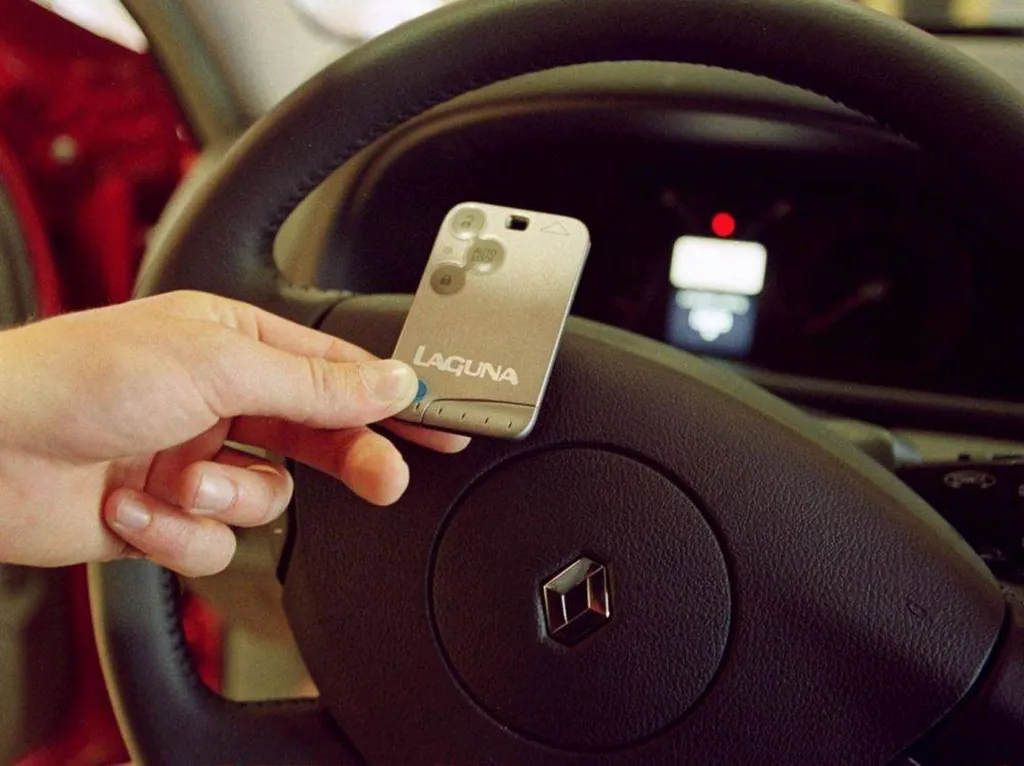 PROGRAMMATION D'UNE CARTE RENAULT LAGUNA À PLAISANCE DU TOUCH PRÈS DE TOULOUSE