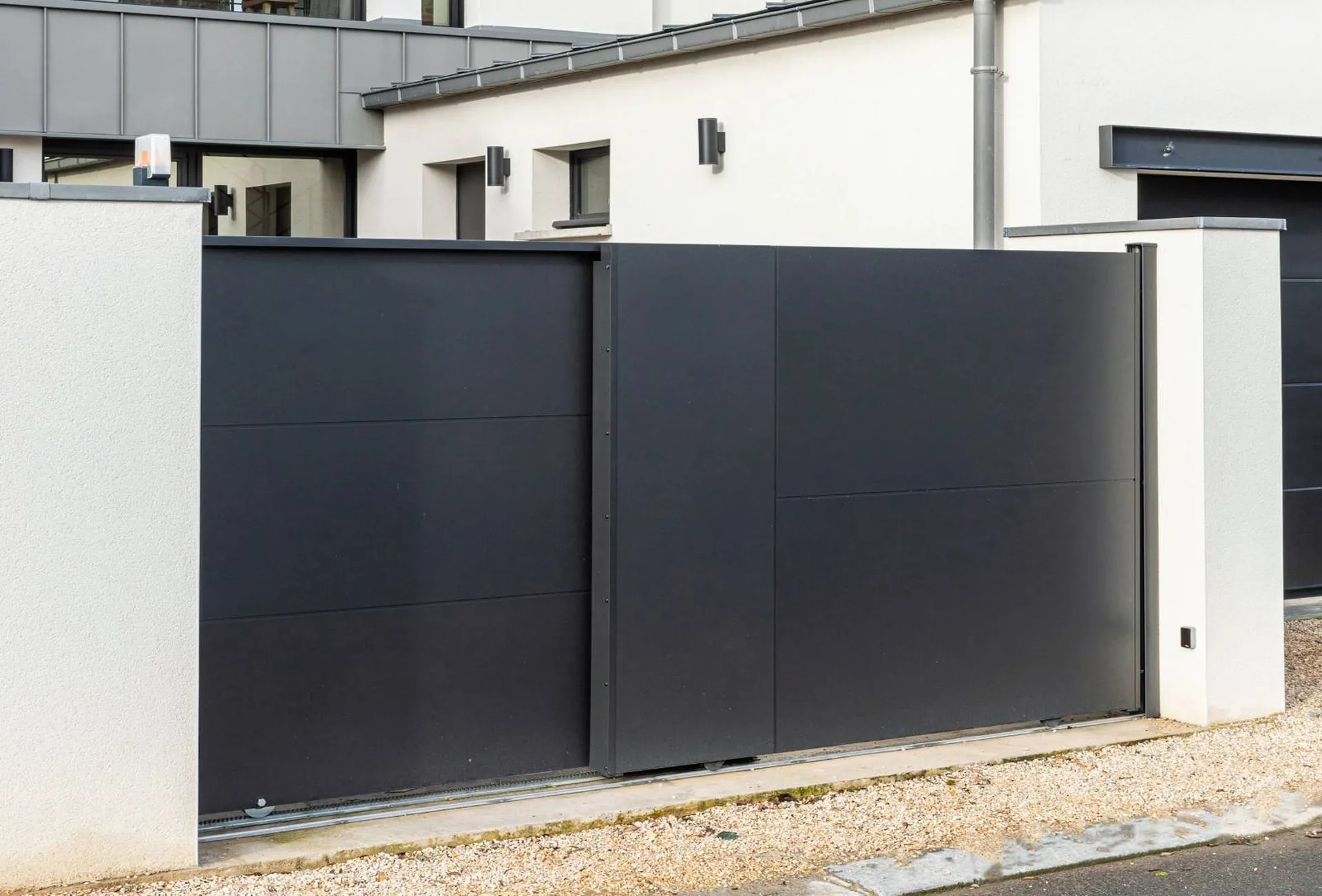 Portail aluminium coulissant télescopique MFC style