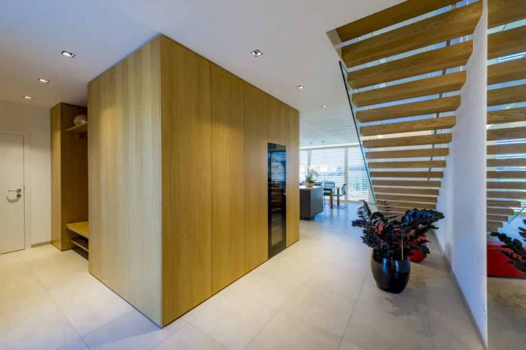 Installation électrique haut de gamme avec intégration domotique complète pour villas de prestige à Sainte-Maxime dans le Golfe de Saint-Tropez