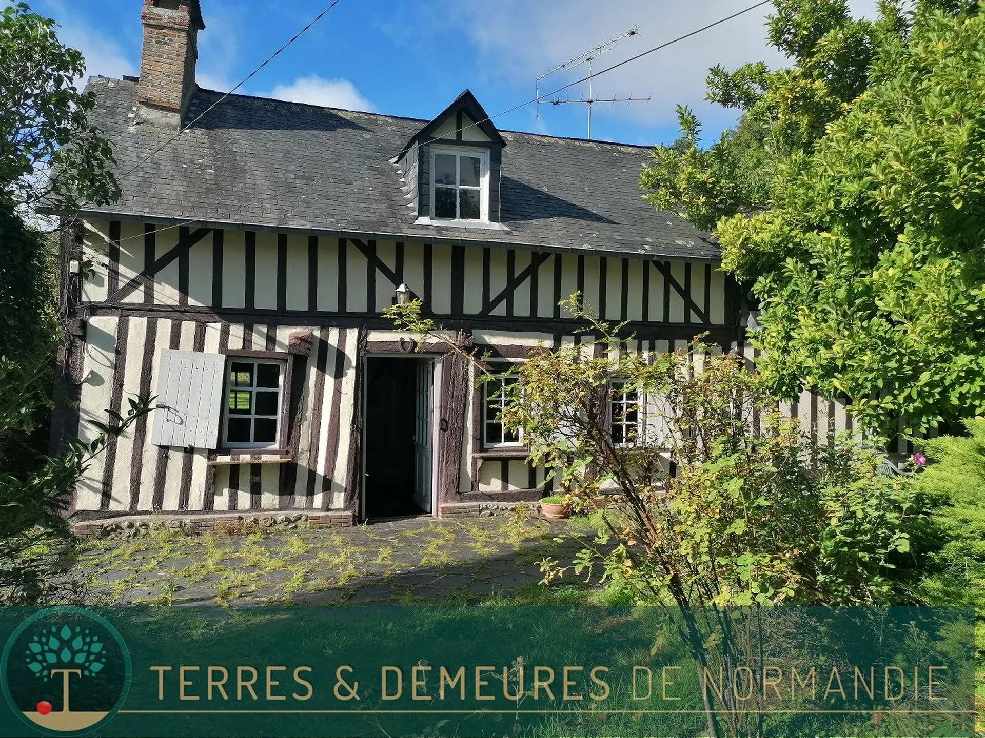 Centre village de Cormeilles, maison normande et jardin. EURE 27