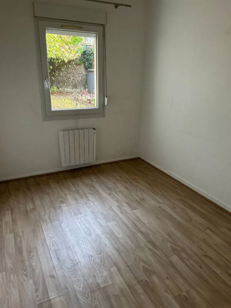 Situé en rez-de-jardin
