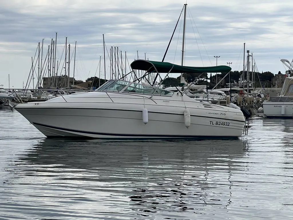 Bateau à moteur avec cabine en vente à BandoL