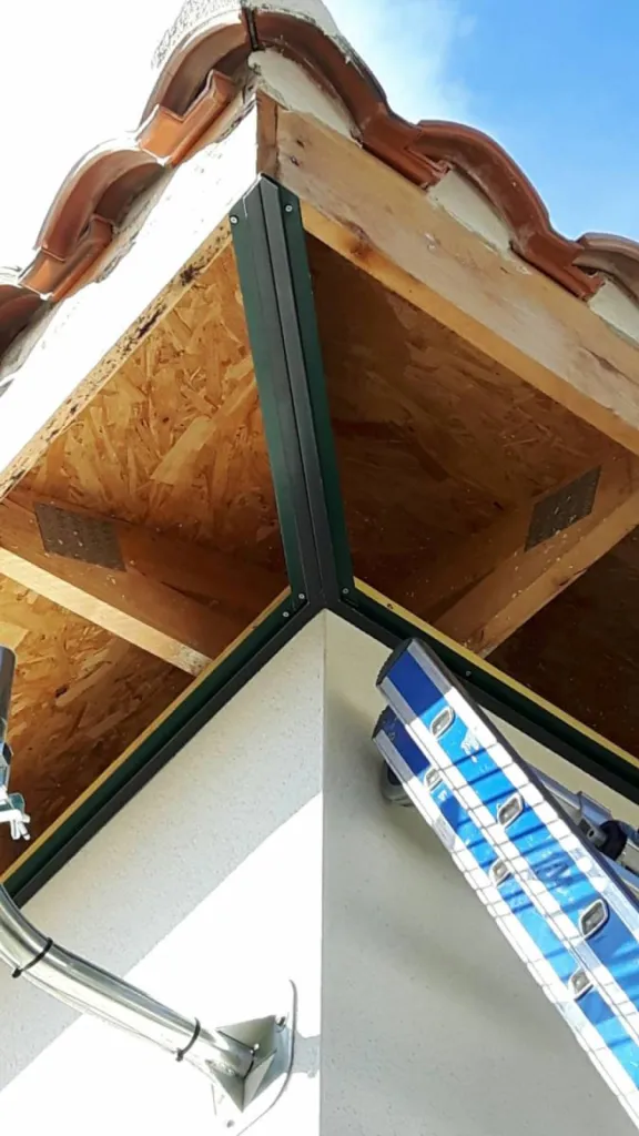 MISE EN PLACE DES COULISSES ALUMINIUM MISE EN PLACE DES COULISSES ALUMINIUM