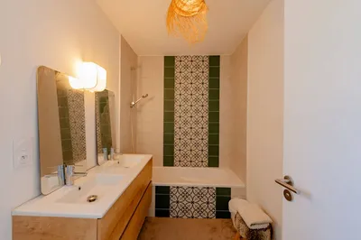 cherche à acheter sur Le Bouscat une maison récente avec 3 chambres