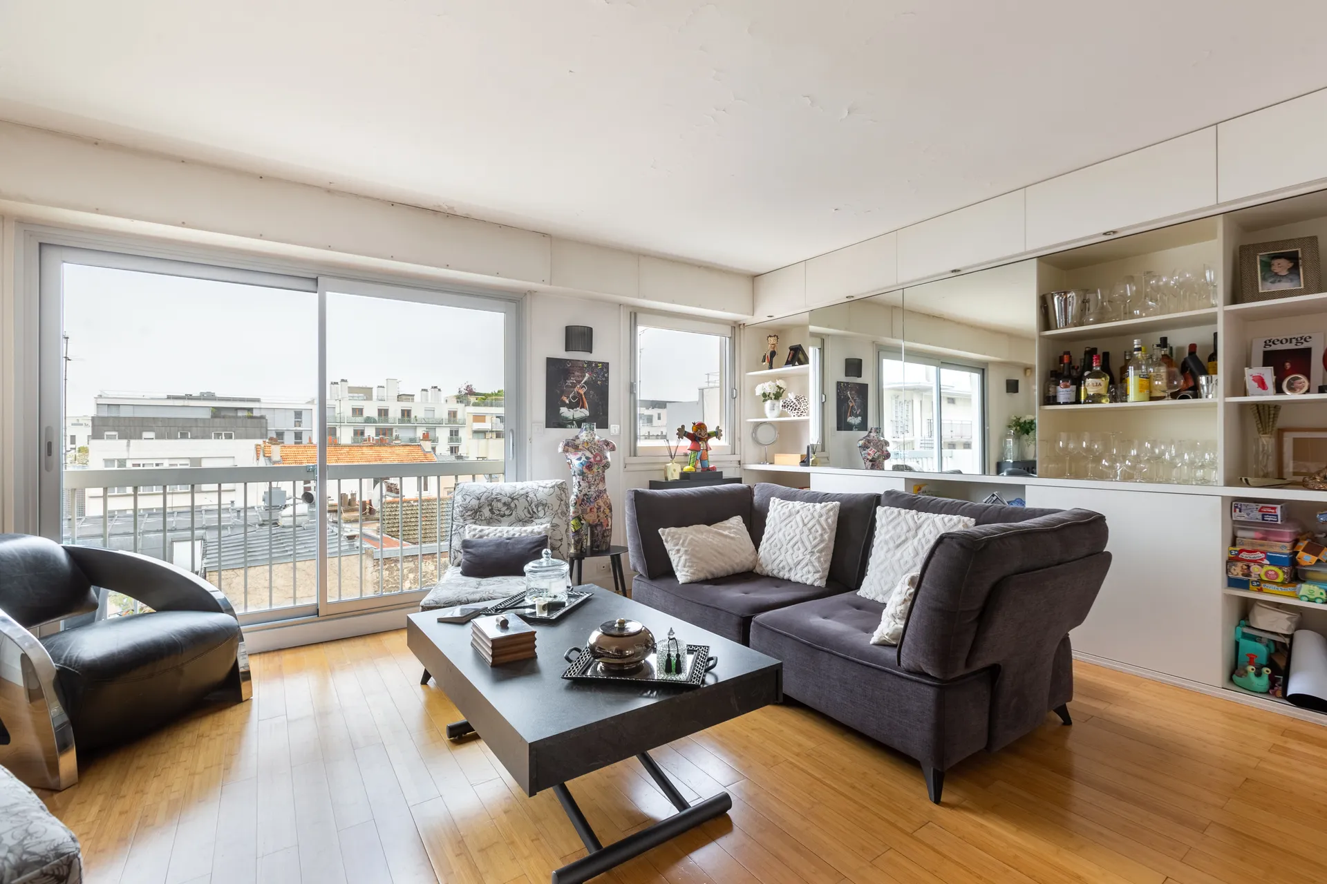 A vendre en dernier étage avec terrasse et excellent état général - Jeval / Convention Paris 75015