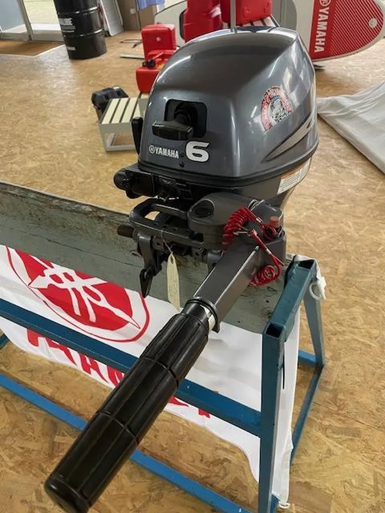 Moteur Hors Bord 6 CV arbre court à vendre en Bretagne