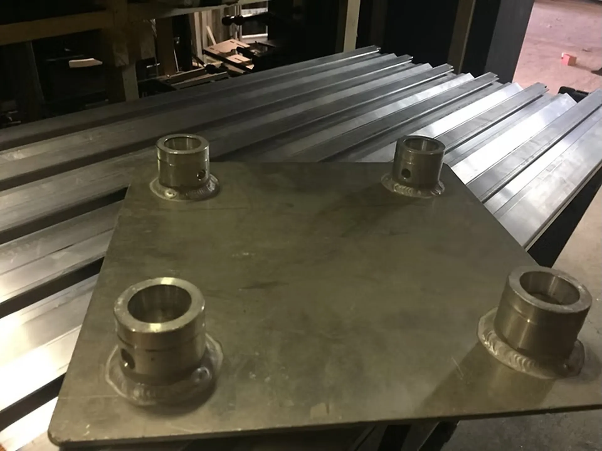 PLAQUE TOTEM POUR QUATRO 290