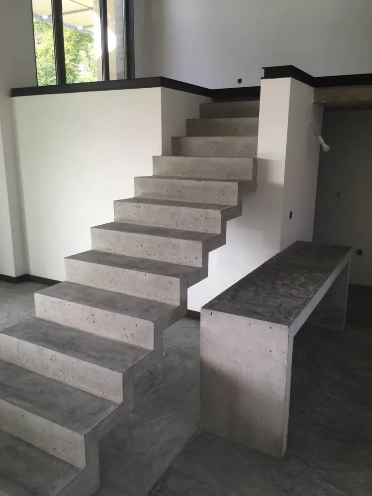 Conception et réalisation d'un escalier en béton à Salon de Provence