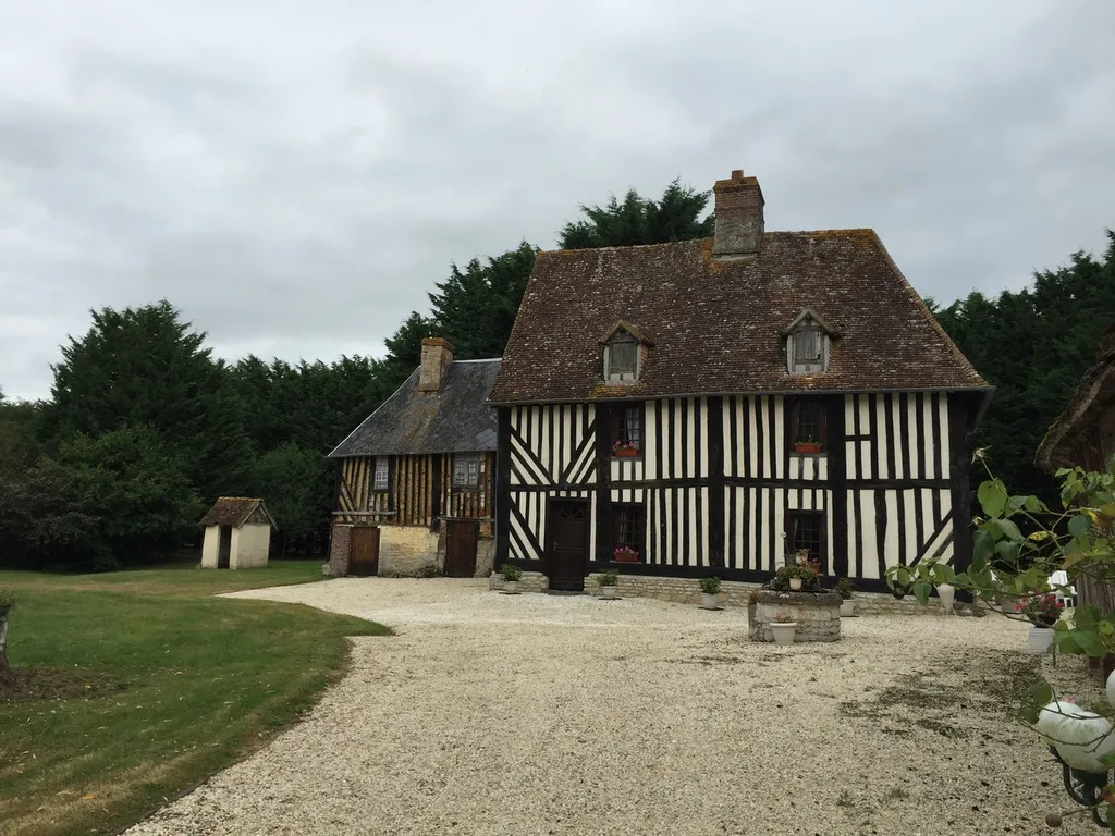 MANOIR XVIIème A VENDRE A SAINT-PIERRE SUR DIVES