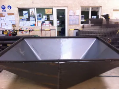 HOTTE EN TOLE EN COURS DE REALISATION ISTRES