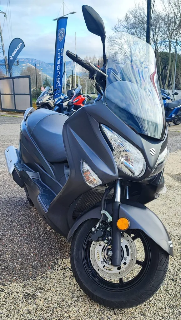 SUZUKI BURGMAN 125 DU 04/2018 AVEC 16000 KM