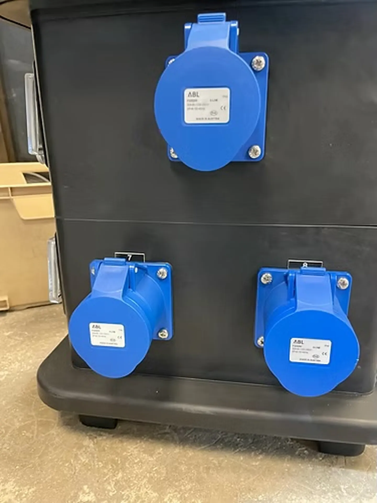 COFFRET ELECTRIQUE 63A VERS 2X32 TRI 2X32 MONO 6X16MONO