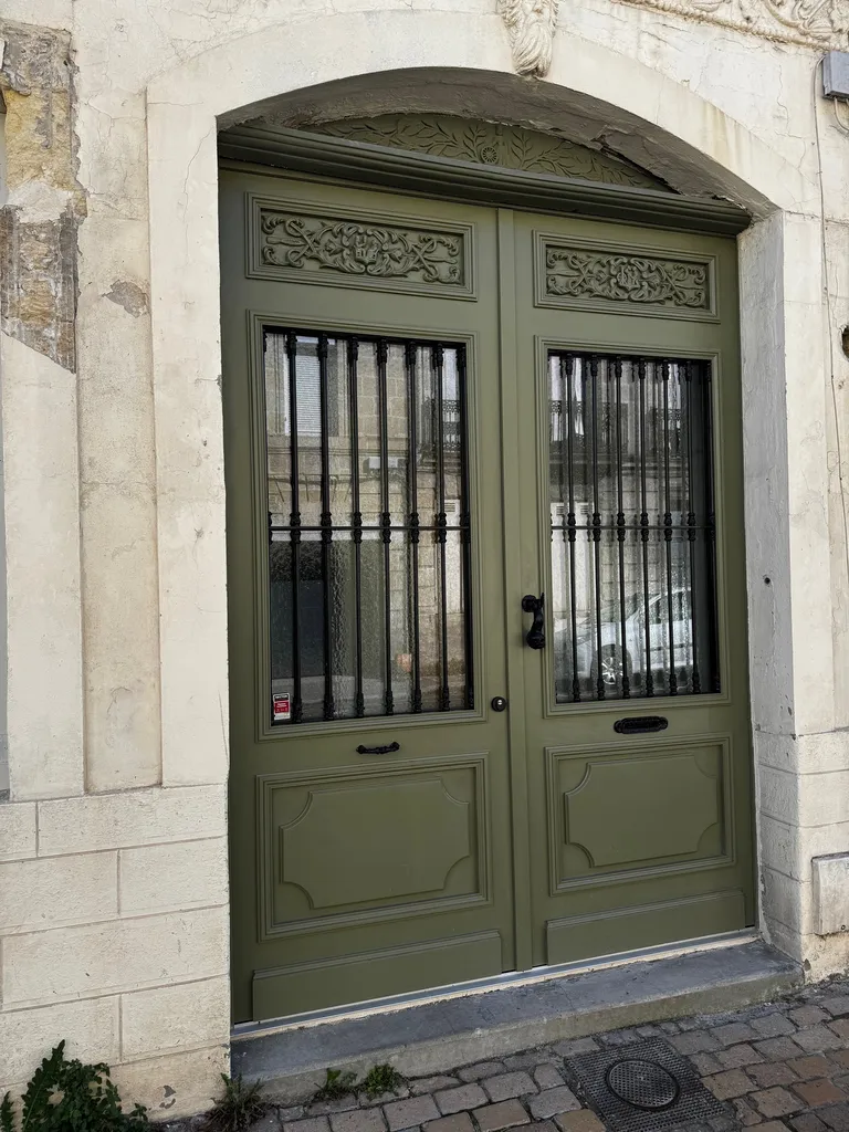 Porte d'entrée traditionnelle sur Bordeaux