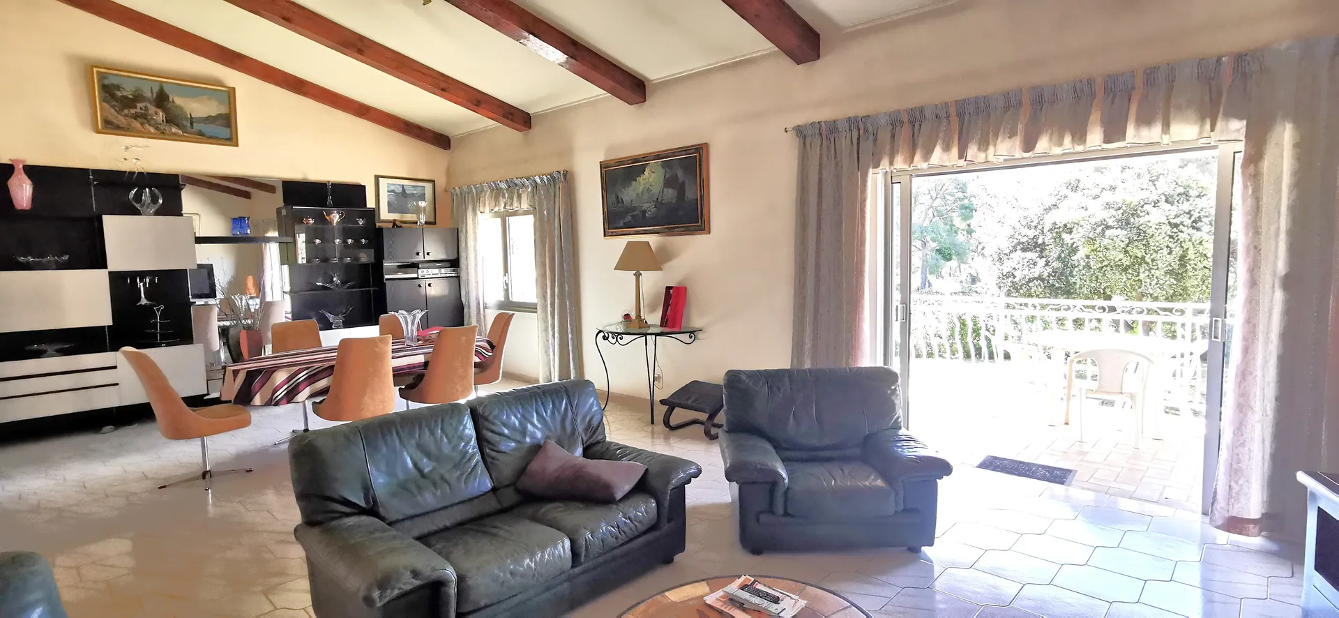 Vente maison T4/5 Cassis  avec piscine, vaste sous-sol & garage dans lotissement sécurisé à l'entrée du village