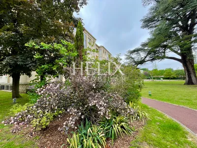 Chambre de service meublé avec goût d'environ 10 M² dans une jolie résidence 