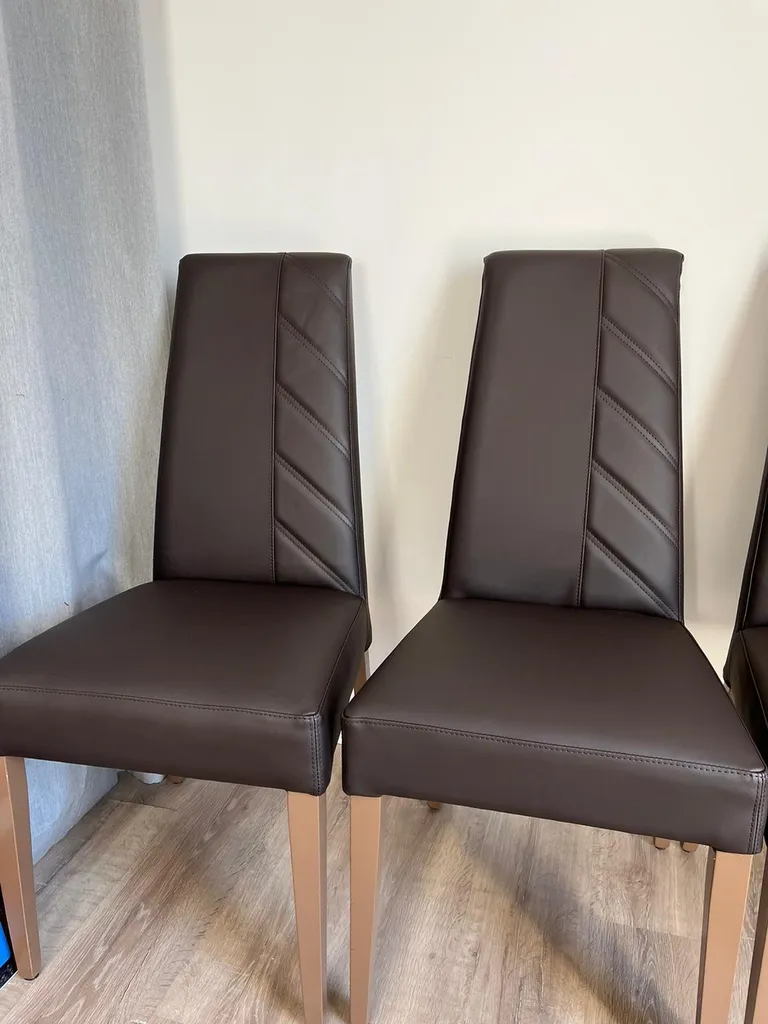 Comment redonner vie à des chaises à Bordeaux ?