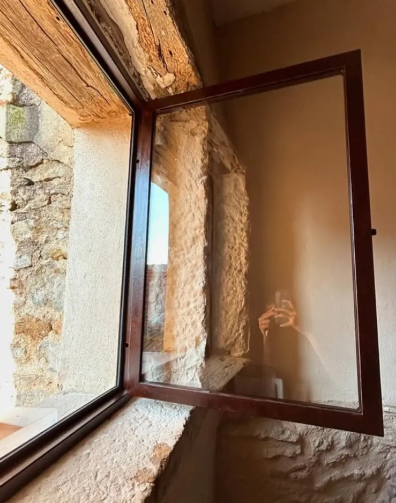 Conception sur mesure de 3 fenêtres en acier rouillé vernis dans une vielle bâtisse à Tassin-la-Demi-Lune dans l'ouest lyonnais