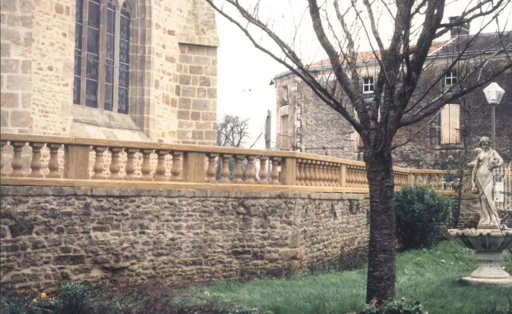 Balustrade en pierre du Gard