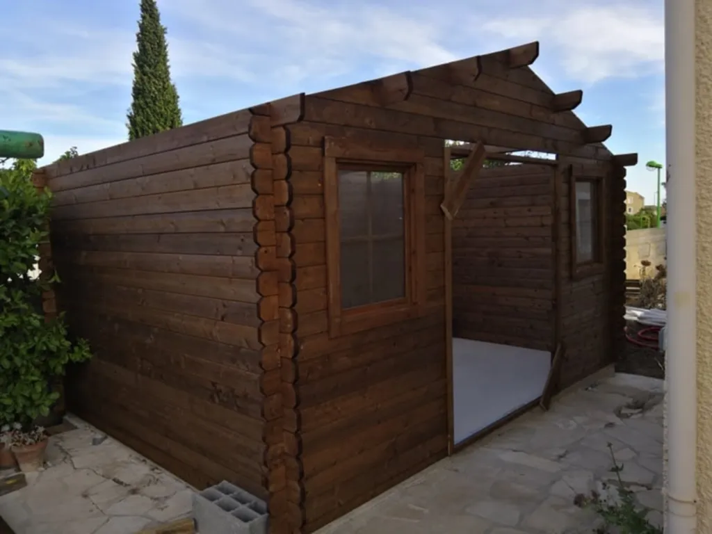 Construction d’un abri de jardin sur dalle béton en bois autoclave classe 4 à Mèze proche de Sète