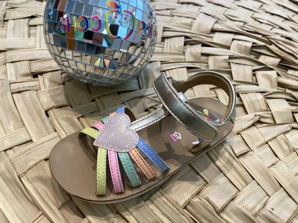 Craquez pour les sandales colorées à semelle souple et légère de la marque ¨SHOO POM¨ enfant à Libourne