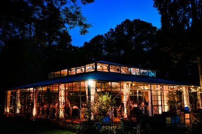 Wedding in shades of blue in the orangery and park of a castle with swimming pool near Paris