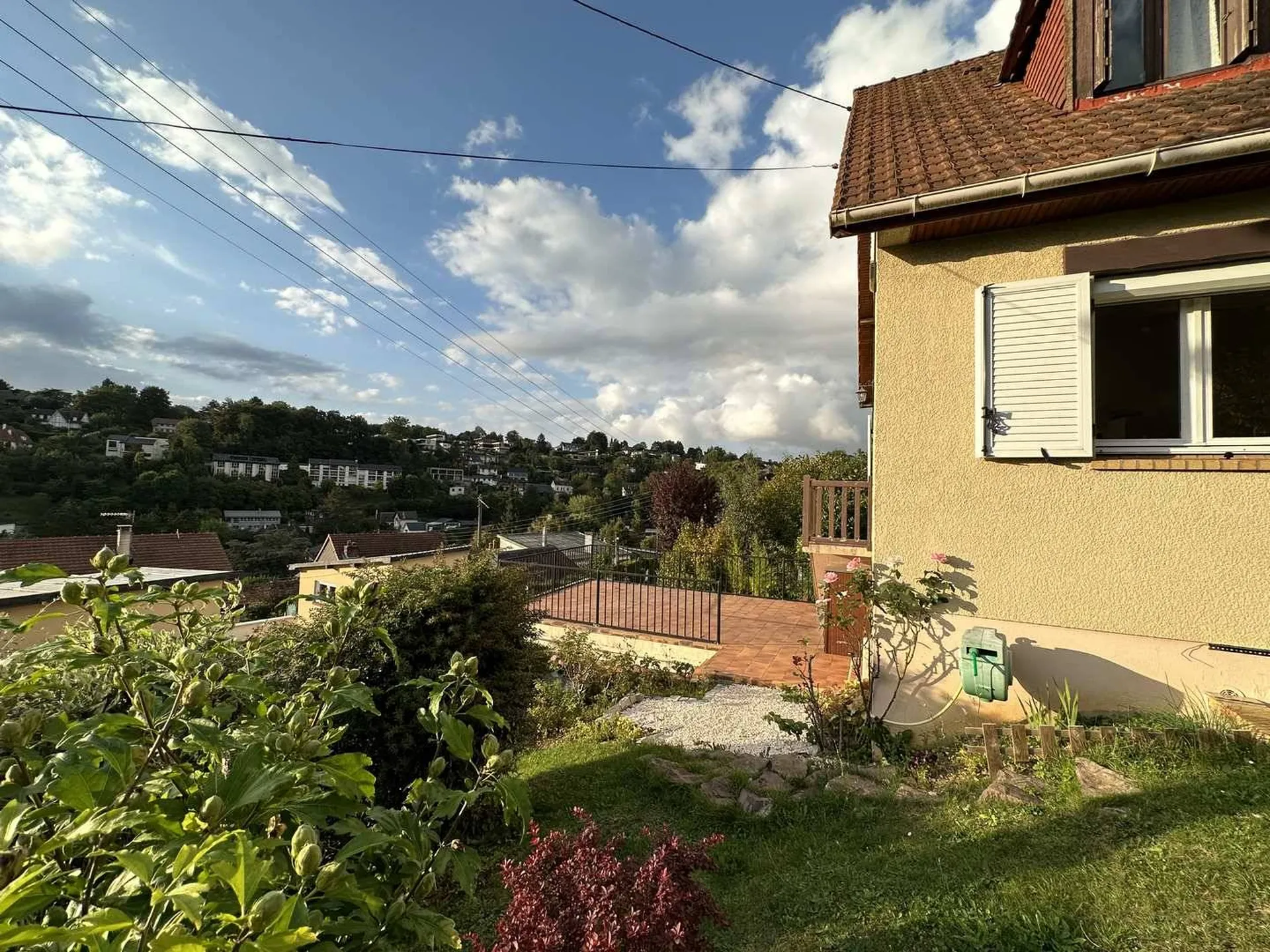 Vends cette maison avec quelques travaux à prévoir, personnalisez-la à votre goût
