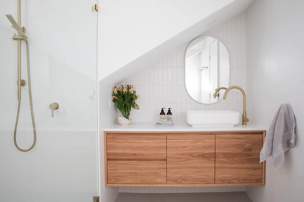 Pourquoi remplacer une baignoire par une douche lors d’une rénovation de salle de bain ?