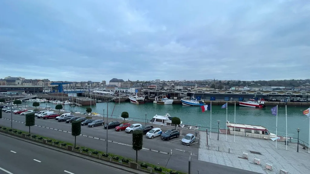 Vue dégagée, dernier étage : Studio cosy de 26,80m² à Dieppe, 76.