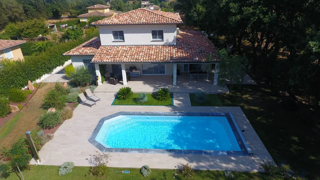 Vue drone piscine Terrasse