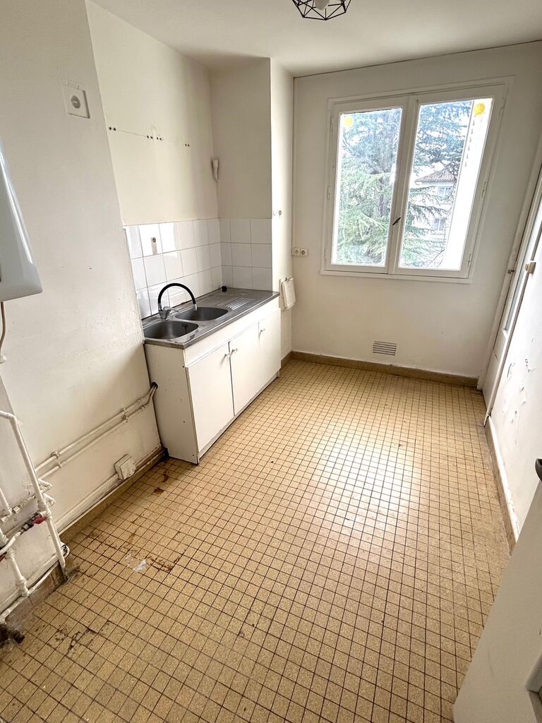 Appartement T3 à rénover à Bordeaux Caudéran, proximité du Parc Bordelais