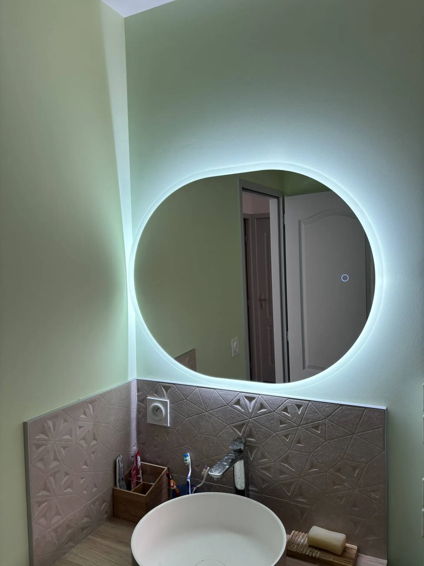 Rénovation salle de bain PMR avec aménagements adaptés et travaux de mise aux normes à Villefranche-sur-Saône