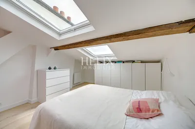 A vendre exceptionnel appartement situé au 4ème et dernier étage dans un immeuble historique à Saint-Germain-en-Laye, de très belles parties communes, hall d'entrée, sécurité, ascenseur.