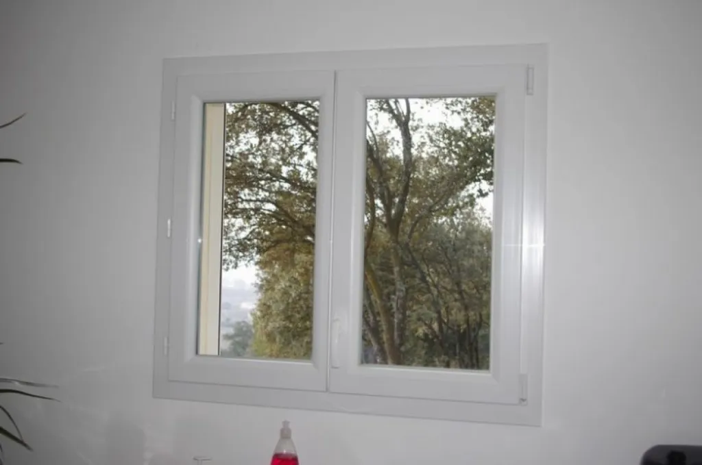 Pose de menuiseries  PVC sur mesure avec certification CEKAL et CSTB