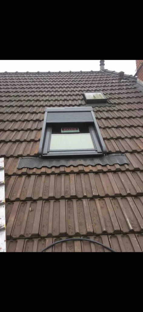 Pose de fenêtre de toit Velux à Saint-Maur-des-Fossés pour apporter une lumière naturelle dans vos combles aménagés