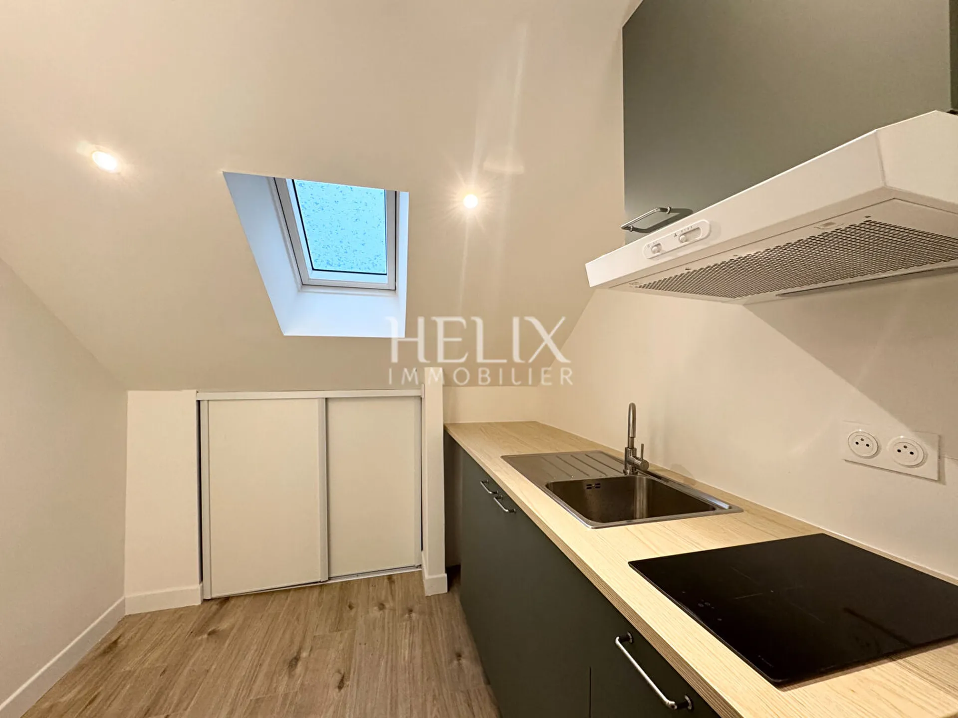 A louer appartement dans le centre de Saint Germain en Laye dans une rue piétonne