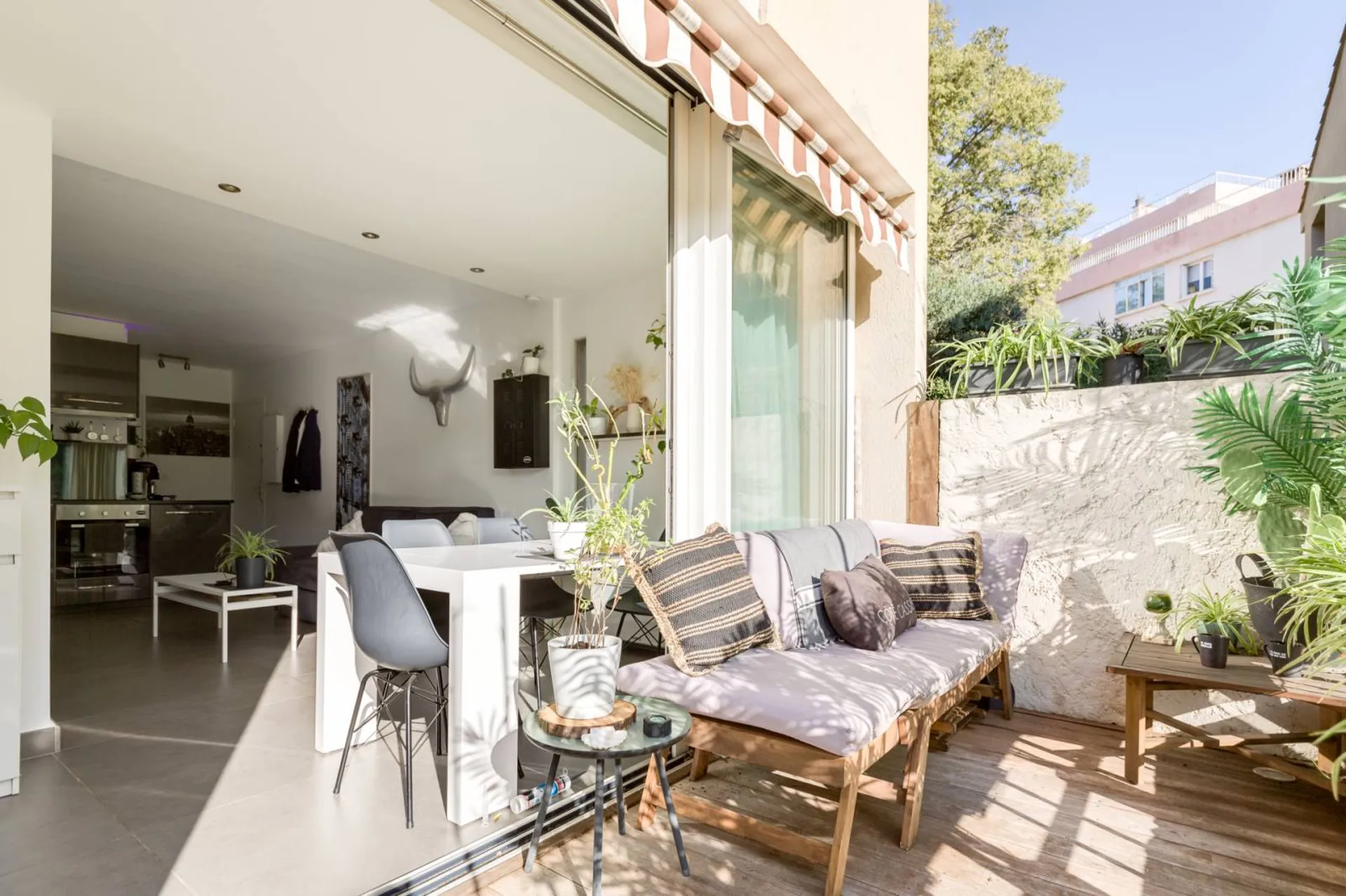 A l'achat appartement dans résidence avec piscine