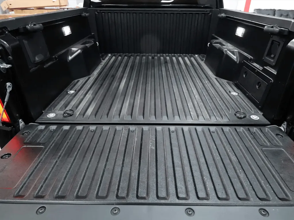 Benne du Toyota Tacoma TRD Off Road Premium 2026 avec protections et points d'arrimage